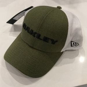 NWT - Oakley New Era Snapback Hat